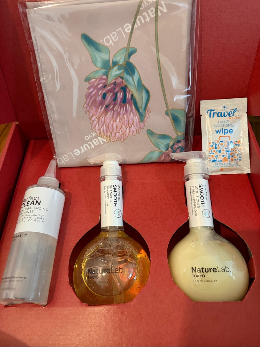 NatureLab Frizz-Free Hydration Set - Picture 3 of 3